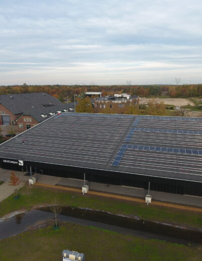 De eerste zonnepanelen